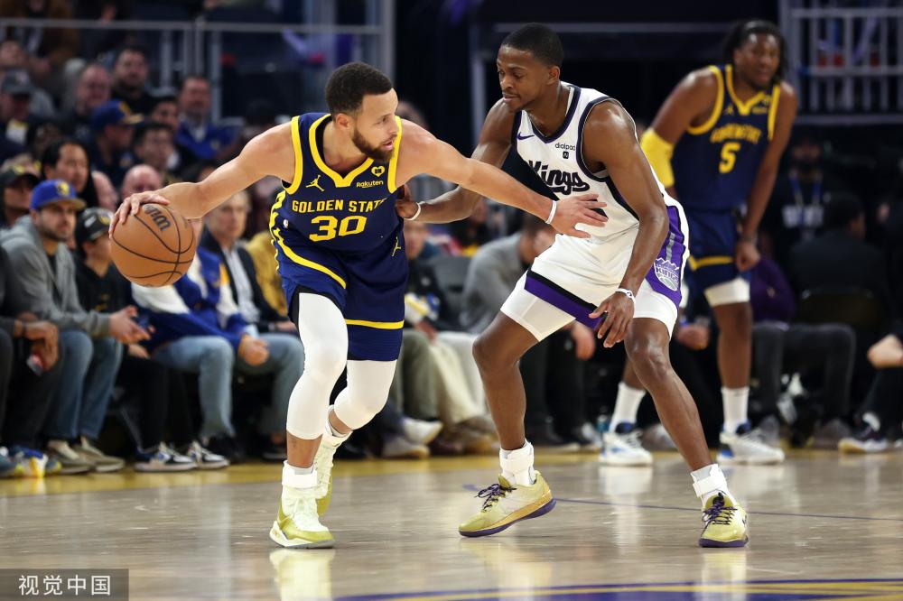 与球迷之间 与球迷之间